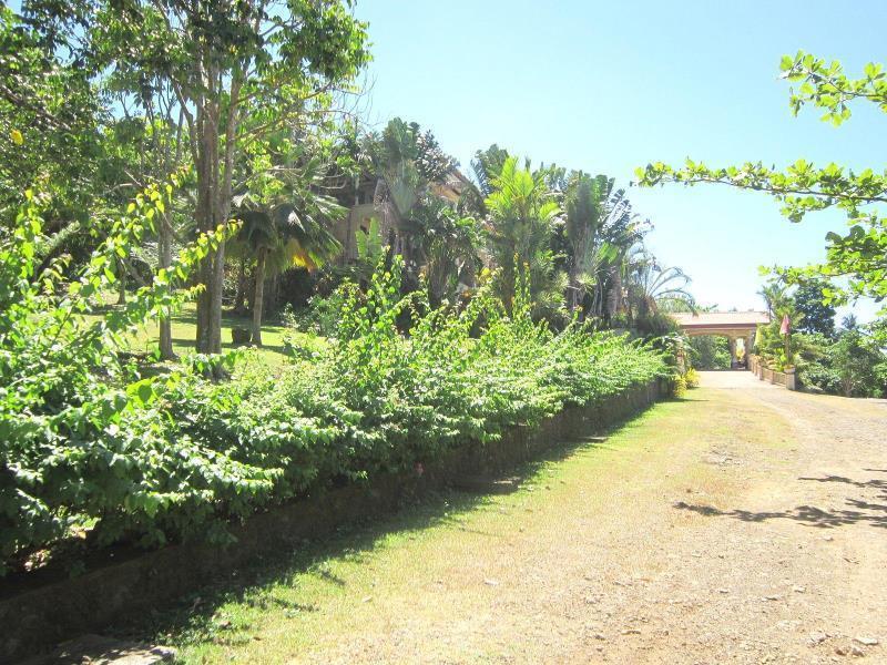 Camiguin Highland Resort Мамбахао Экстерьер фото