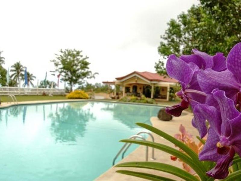 Camiguin Highland Resort Мамбахао Экстерьер фото
